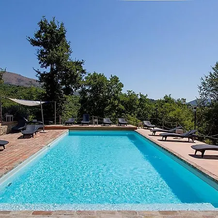 Sleeps 2 With Pool Apartment *